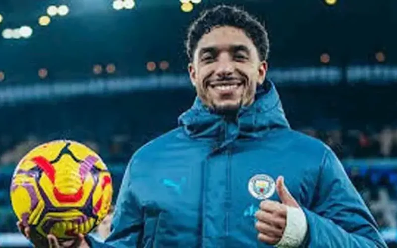 فخر عمر مرموش بالشعب.. يروي تجربته إلى جانب صلاح في الدوري الإنجليزي